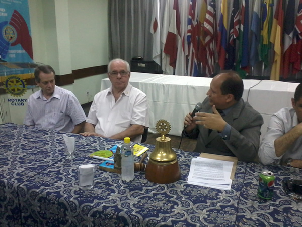 Ricardo Guerrero (Diretor da CT&G), Napoleão Guarnieri (Governador Assistente do Distrito 4580 do Rotary International) e Sidney Marcel Lara Ferreira (presidente do Rotary Club Juiz de Fora);